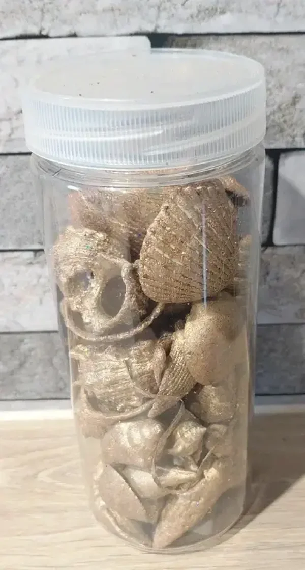 Coquillages pailletés dorés