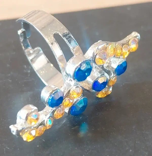 Bague avec strass bleu et jaune