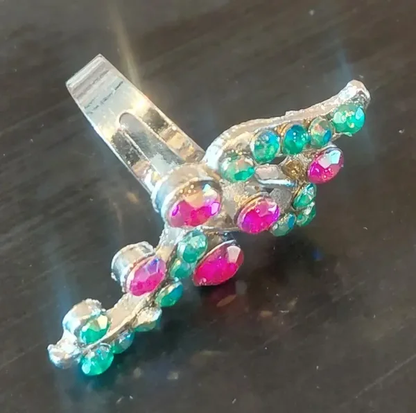 Bague avec strass vert et fuchsia