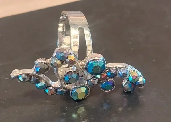 Bague avec strass bleu vert