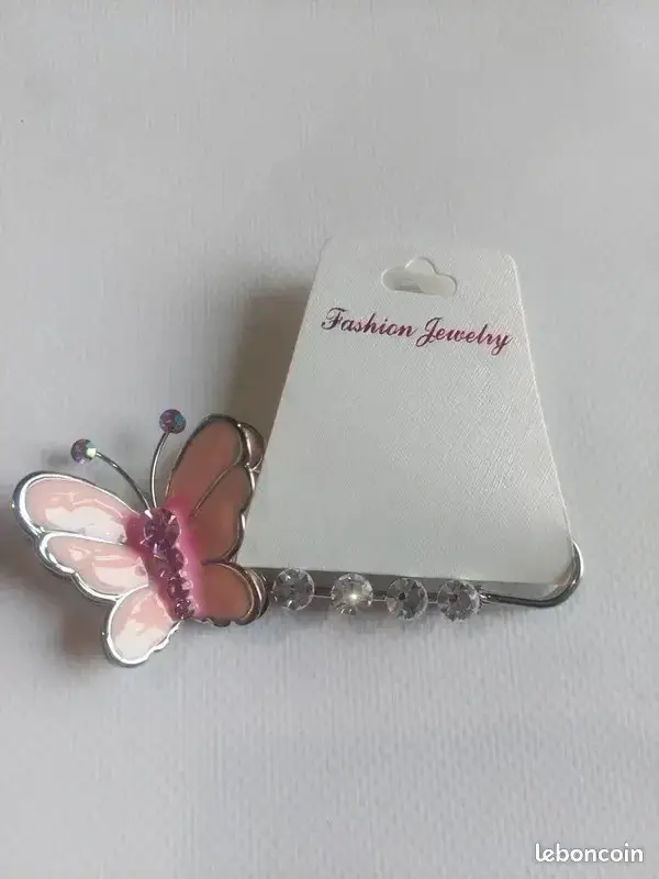 Broche épingle à nourrice papillon rose et strass