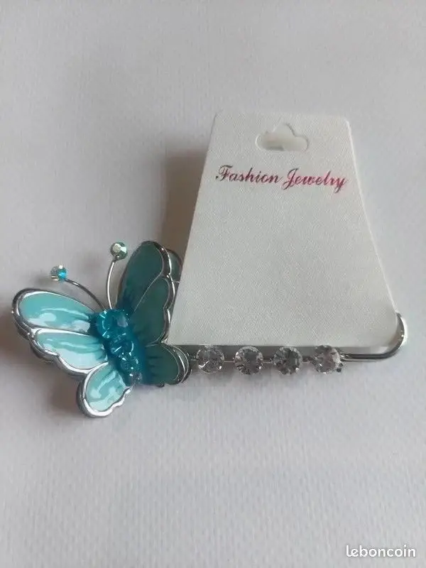 Broche épingle à nourrice papillon bleu et strass