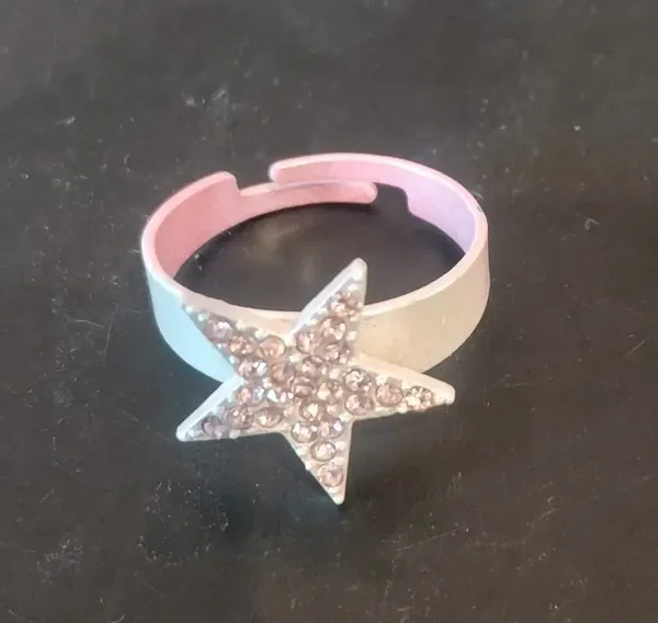 Bague étoile avec strass couleur rosée