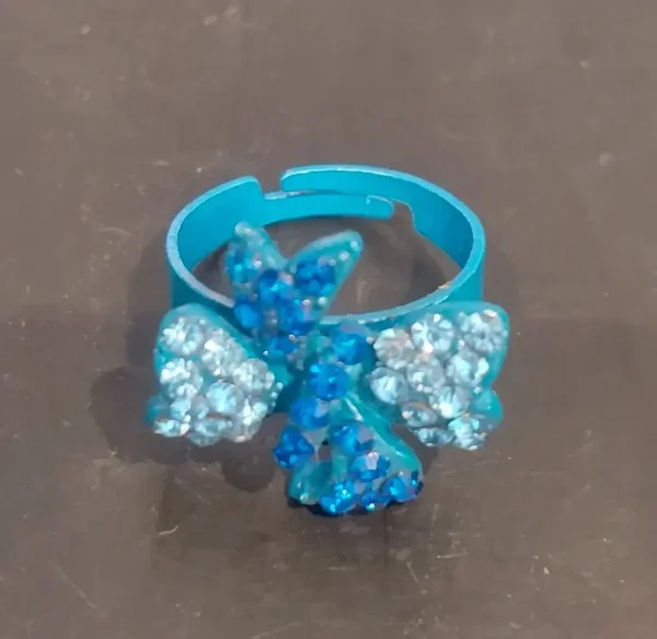 Bague nœud avec strass couleur bleue