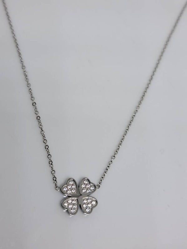 Collier trèfle en acier inoxydable serti d'oxydes de zirconium