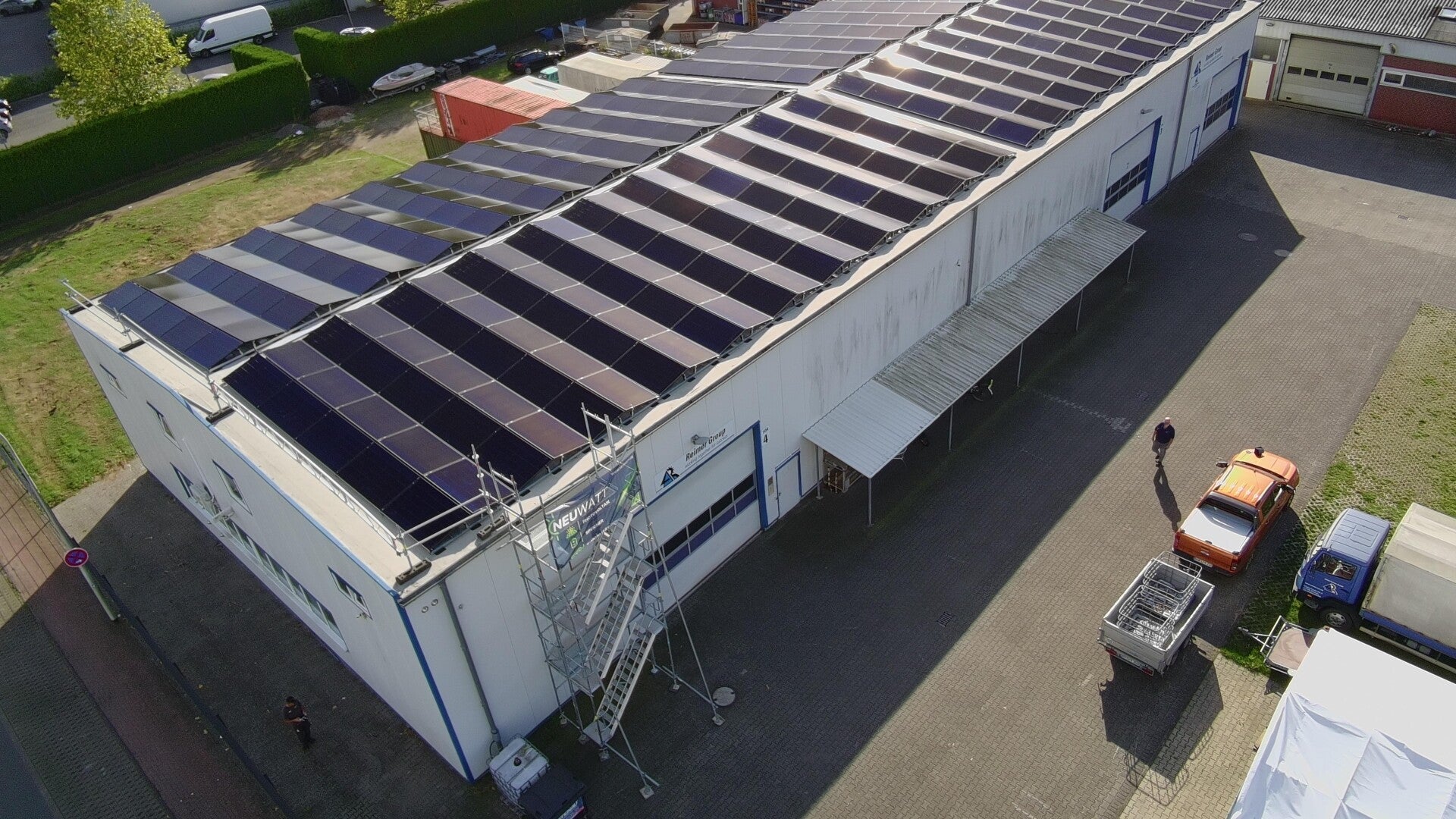 Realisierte Photovoltaikanlage auf einem Gewerbedach