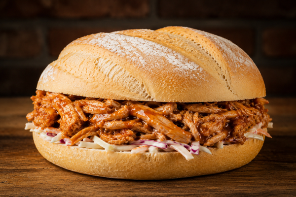 Broodje pulled chicken