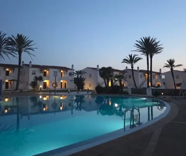Zwembad met appartamenten, Aluasun Mediterreáneo in Menorca