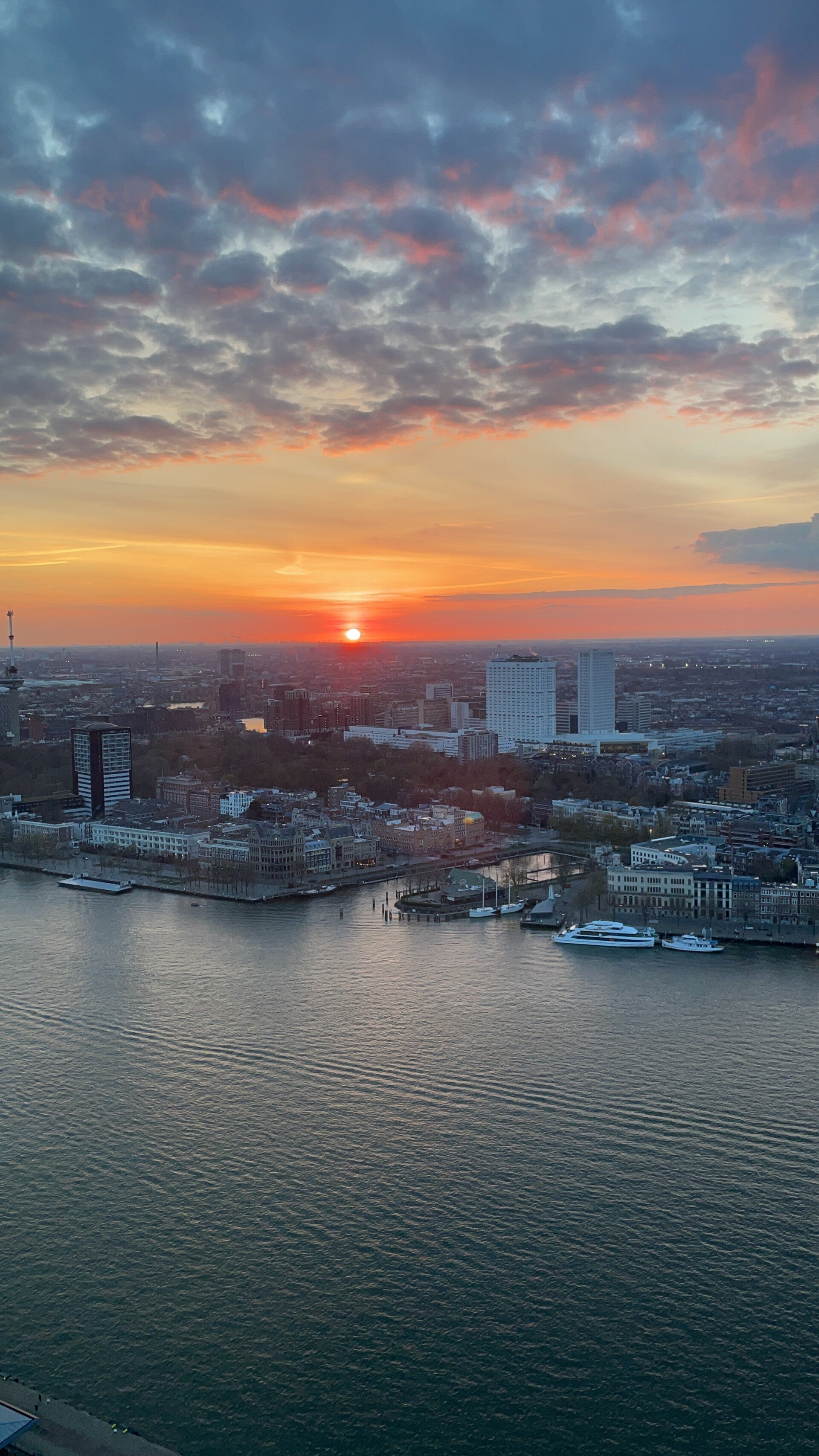 Zingeving, levensbeschouwing, lezingen voor young professionals en bedrijfsionals. Unieke locatie in Rotterdam