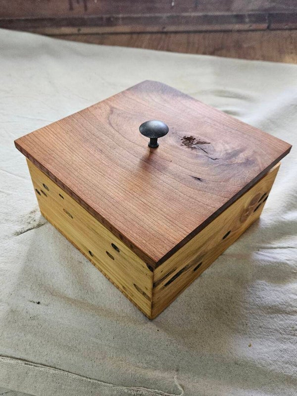 Artisanal wood box