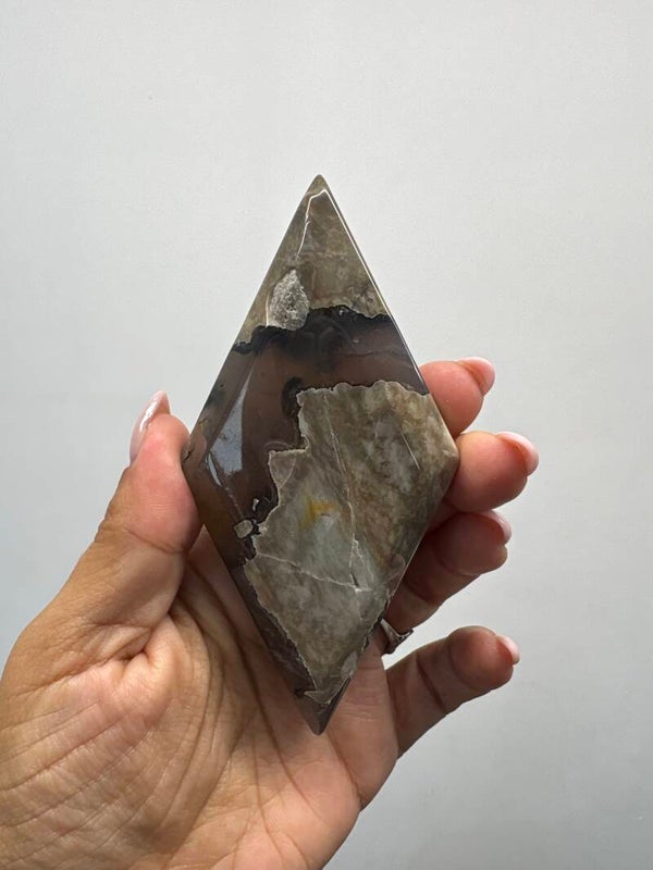 Volcano Agate Diamonds Carving