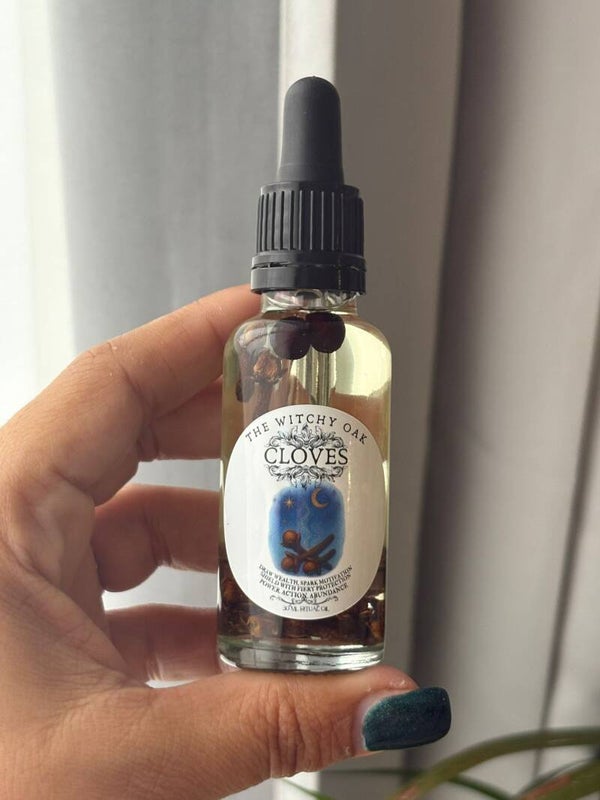 Clove Spell Oil