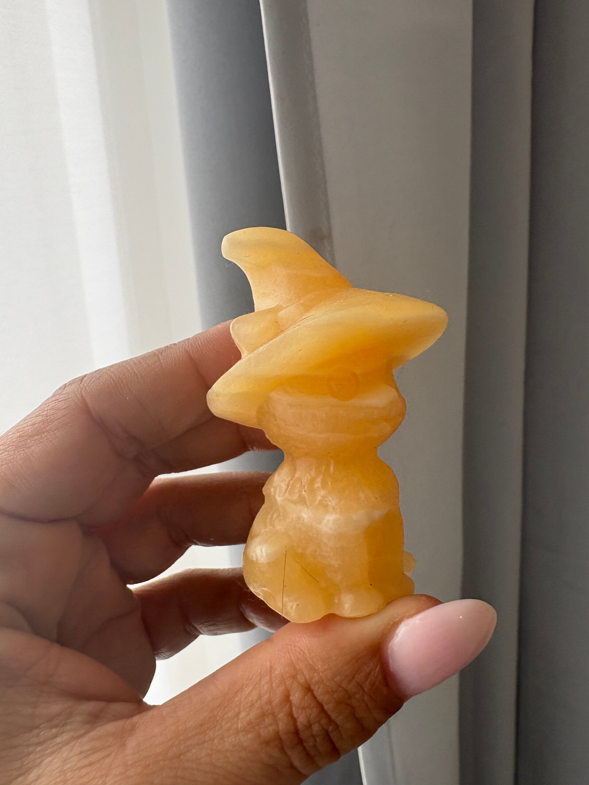 Calcite witchy cat carving