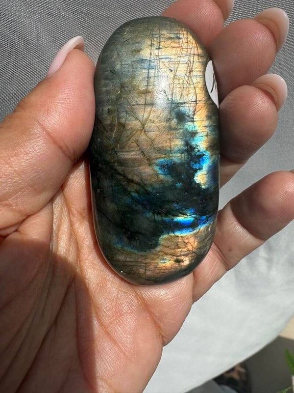Labradorite Palmstone
