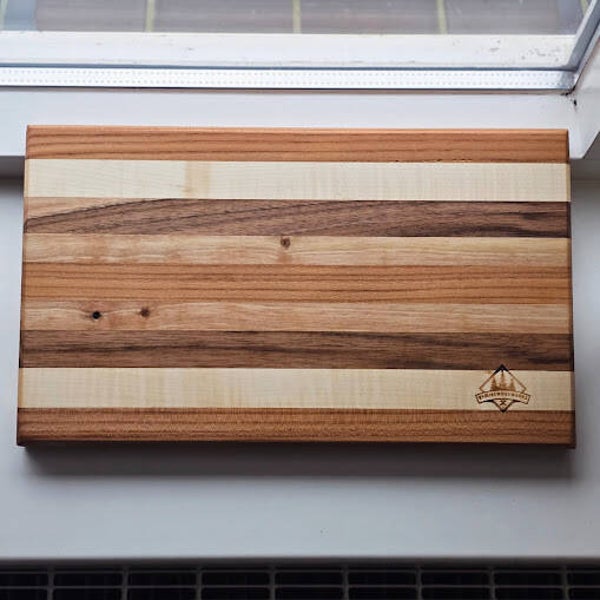 Snijplank Iepen, Esdoorn en Walnoot - 34 × 19,7 × 2,4 cm.