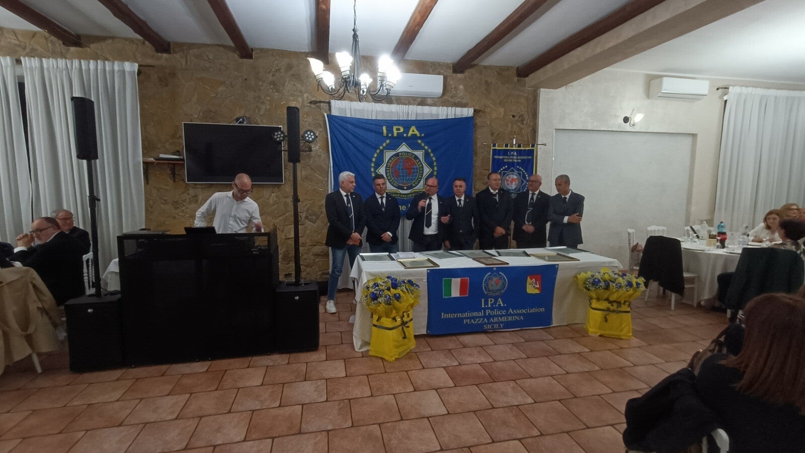 33ab2ccc-5747-4d29-9c59-d9e89a73f887-standard-tttqzl.jpg