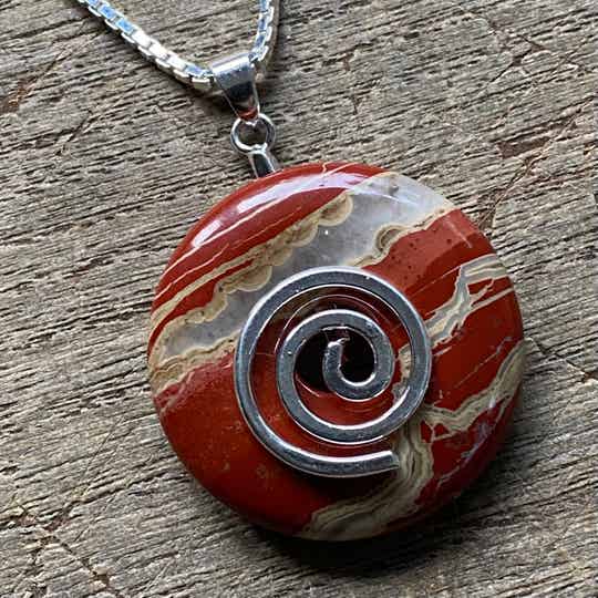 Ketting Rode Jaspis - Daadkracht - 3,5 cm - Levensspiraal - Zilveren 60 cm