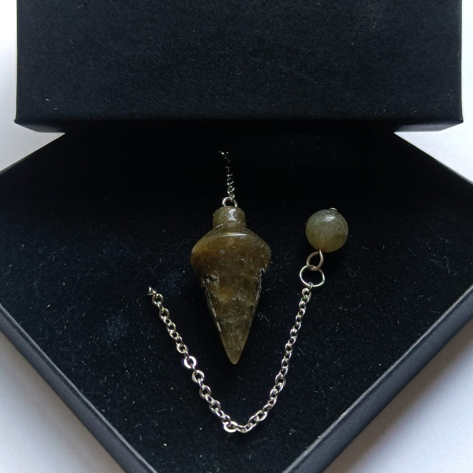 Pendel Labradoriet met eindkraaltje - Bescherming - 24cm