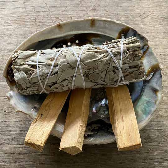 Smudgeset Abaloneschelp met Witte Salie & Palo Santo