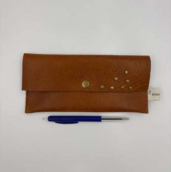 Etui studs