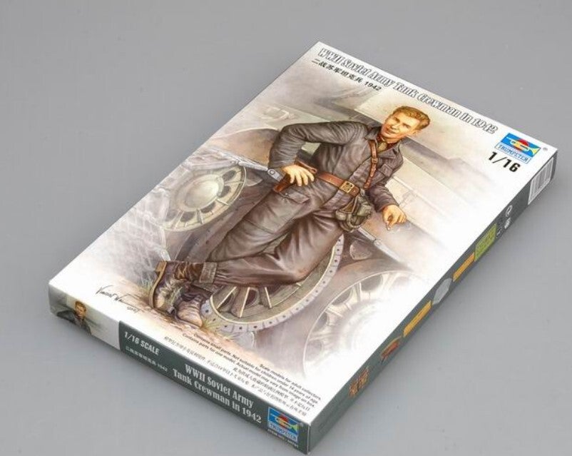 TRUMPETER : REF : 00701 : 1:16 ! FIG : Russian : Soviet Army Tank Crewman in 1942 (WWII)