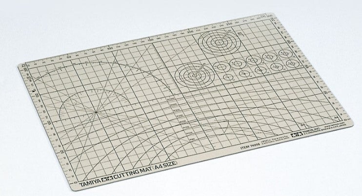 TAMIYA : REF : 74056 : TOOL / OUTILLAGE : Cutting Mat (A4 Size / Beige) / Tapis de Découpe (Format A4 / Beige)