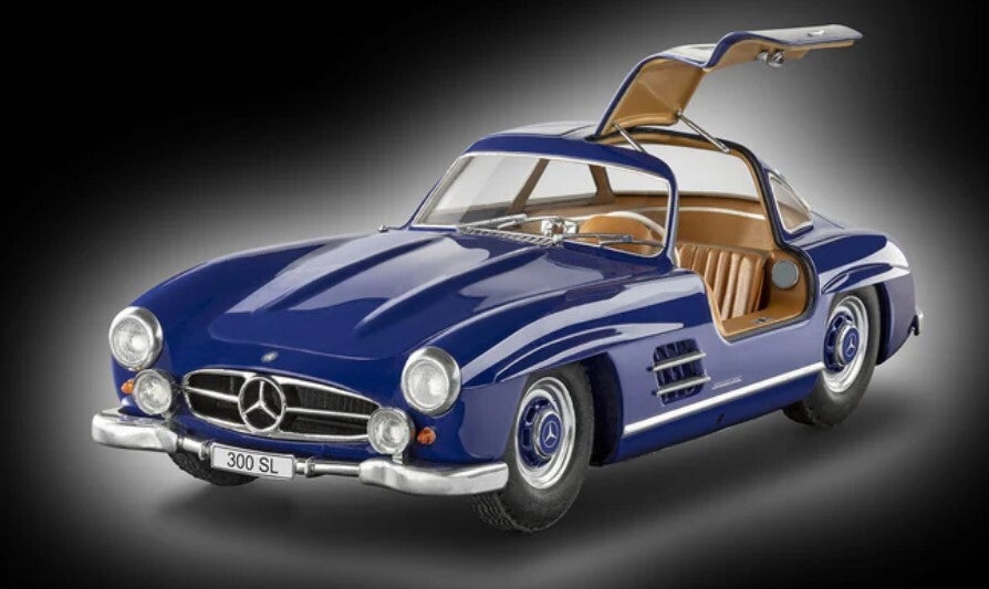 REVELL : REF : 05614 : 1:24 : German Mercedes-Benz 300 SL (100 Years of Mercedes-Benz) (1954-1963)