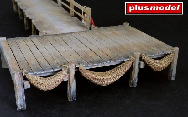 PLUS MODEL : REF : 500 : 1:35 : SCENERY FOR DIORAMA : Jetty  / Jetée