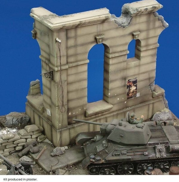 ROYAL MODEL : REF : 003 : 1:35 : SCENERY FOR DIORAMA : Russia Monument Ruin / Monument Russe en ruine