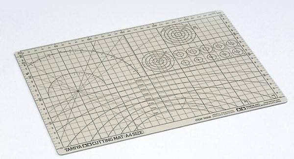 TAMIYA : REF : 74056 : TOOL / OUTILLAGE : Cutting Mat (A4 Size / Beige) / Tapis de Découpe (Format A4 / Beige)