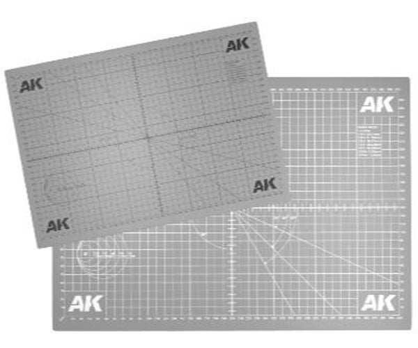 AK INTERACTIVE : REF : AK8209-A4 : TOOL / OUTILLAGE : A4 Cutting Mat / Tapis de Découpe A4