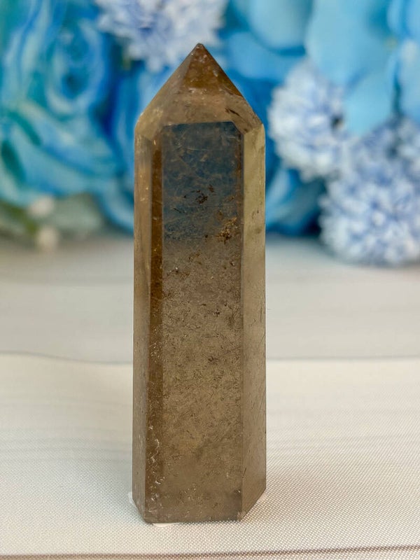 Rauchquarz Turm mit goldenem Rutil