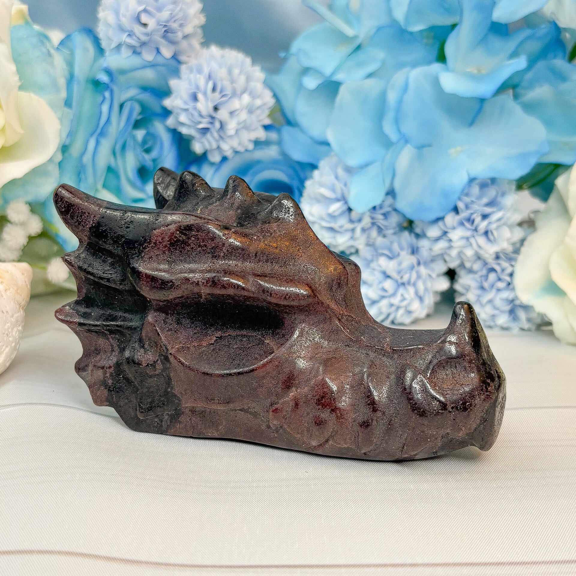 XL Granat Drachenkopf mit Astrophylit