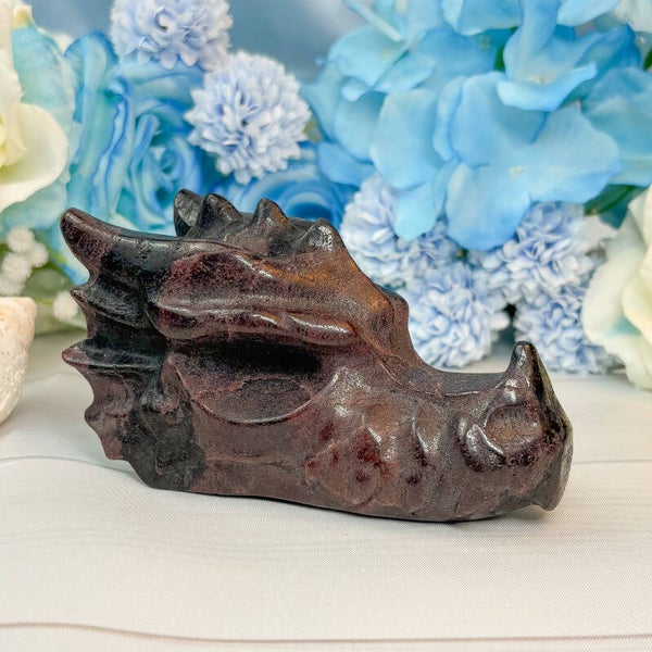 XL Granat Drachenkopf mit Astrophylit
