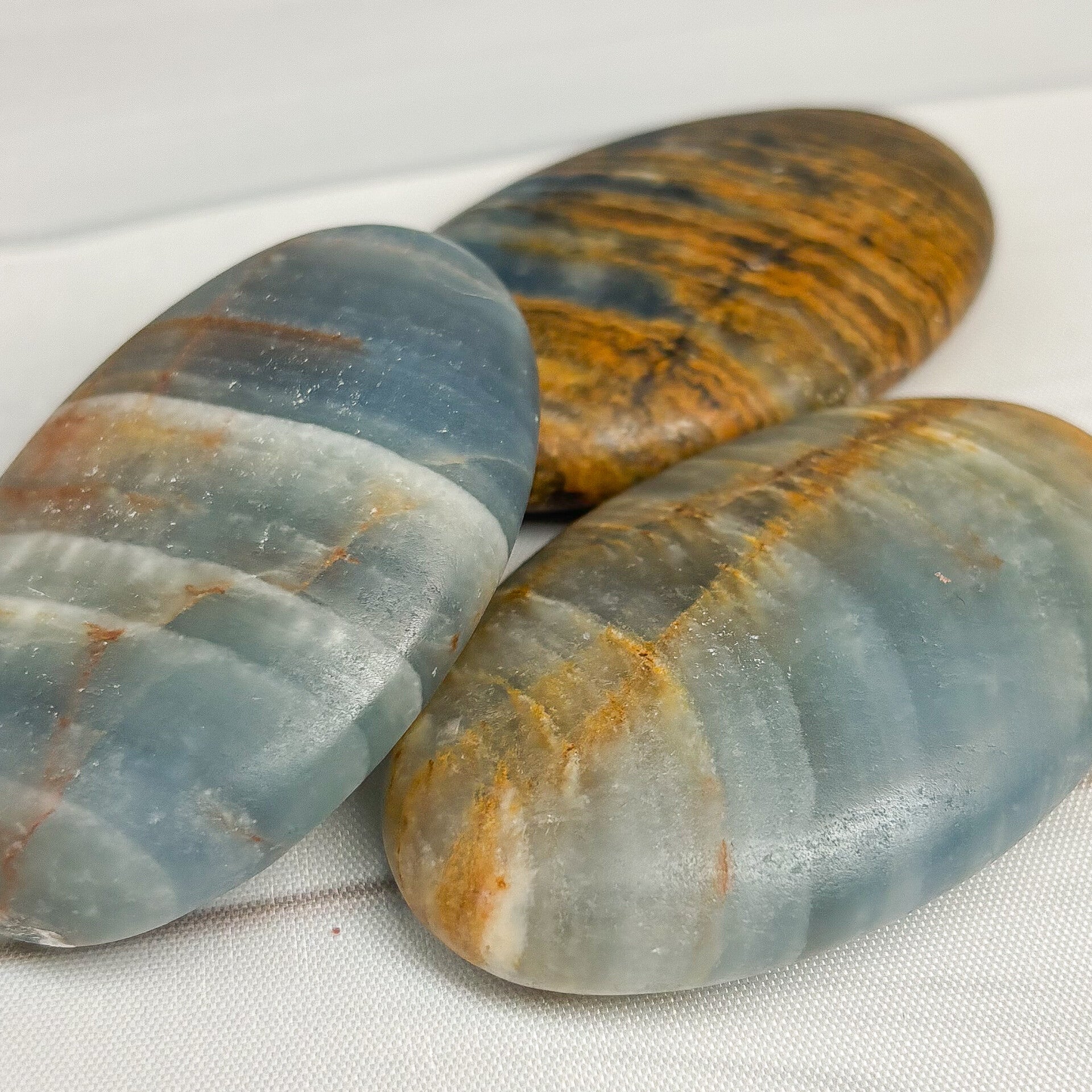 Blauer Onyx Handstein