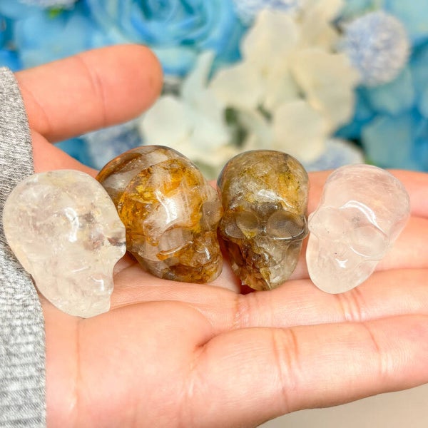 Totenkopf aus Golden Healer und Bergkristall