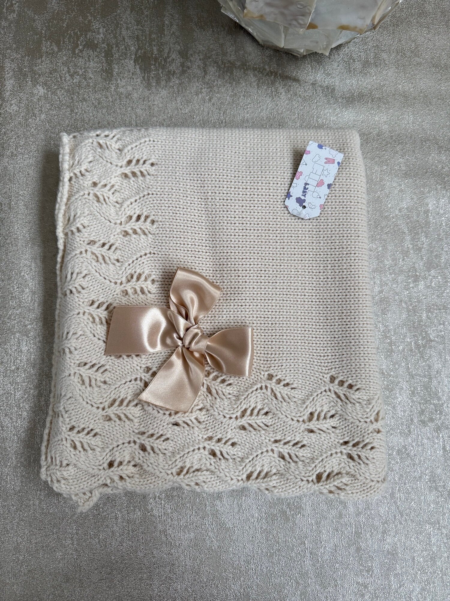 Deken van gebreide stof met strik