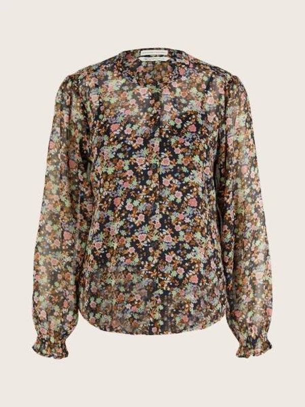 Blouse met patroon gemaakt van chiffon