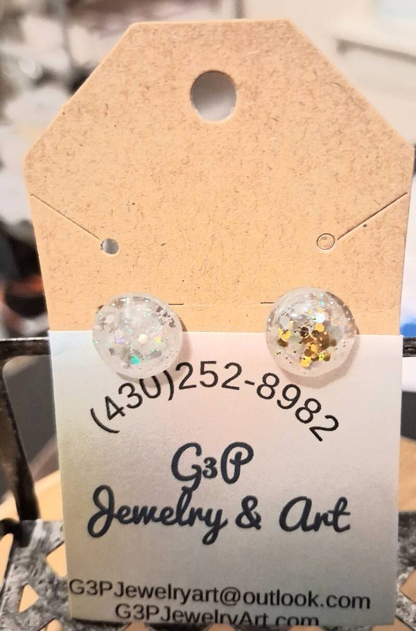 Round pierced earrings and silver