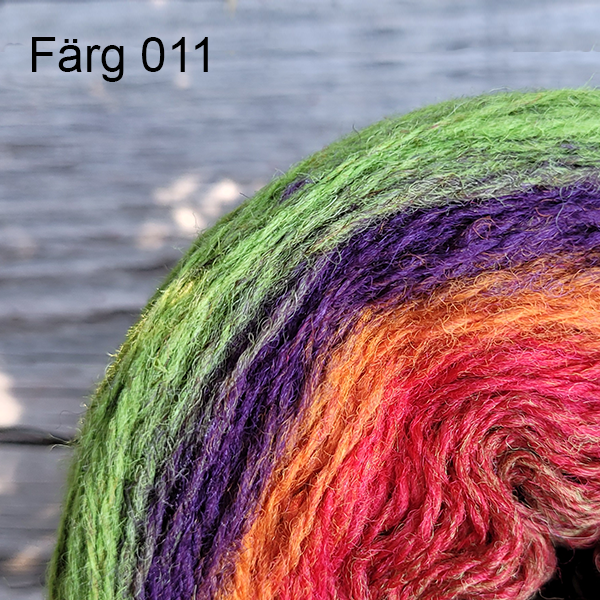 011 - Ullgarn 8/2, gröna, lila och röda färgtoner