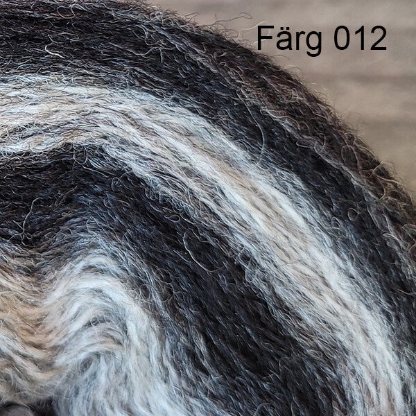 012 - Ullgarn 8/2, ljusgrå och svarta färgtoner