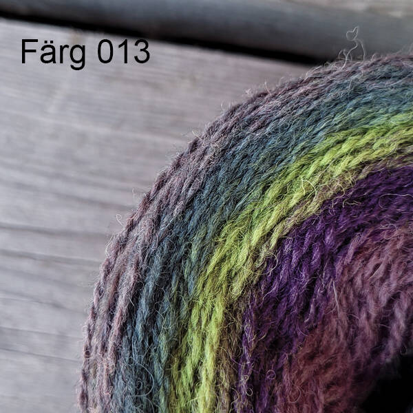 013 - Ullgarn 8/2, lila och gröna färgtoner