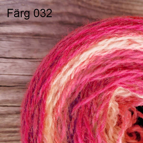 032 - Ullgarn 8/2, rosa färgtoner som en karamell.