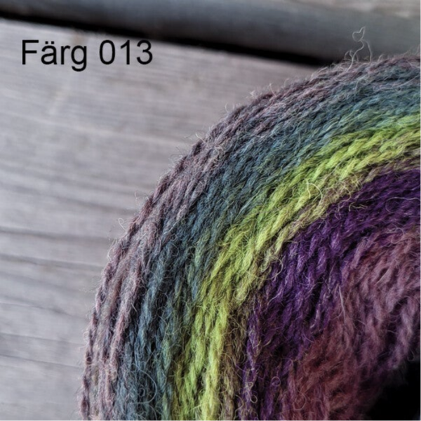 013 - Ullgarn 8/2, lila och gröna färgtoner