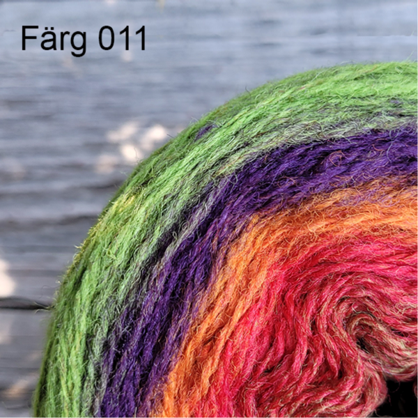 011 - Ullgarn 8/2, gröna, lila och röda färgtoner