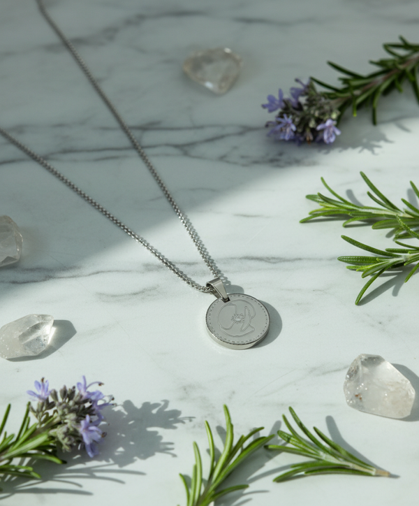 Birthflower ketting zilverkleur August/Klaproos