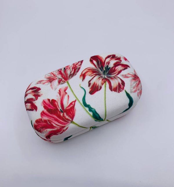 Lenzen/lipstickdoosje Maria Sybilla Merian, drie tulpen