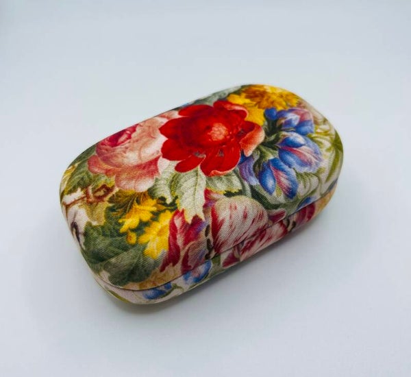 Lenzen-/Lipstickdoosje 'Flowers in a Glass Vase with butterfly'