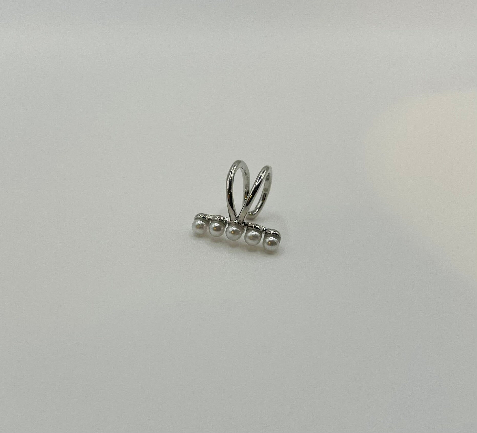 Ear Cuff 'Pearl' zilverkleur