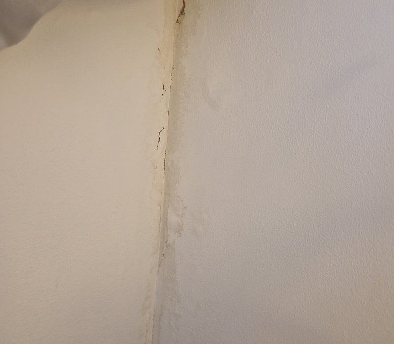 Lekdetectie bij een lekkage in een gebouw